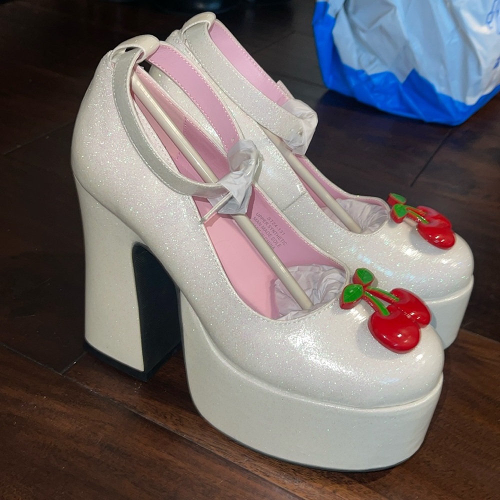 Brand new sugar thrillz platform heels size 7